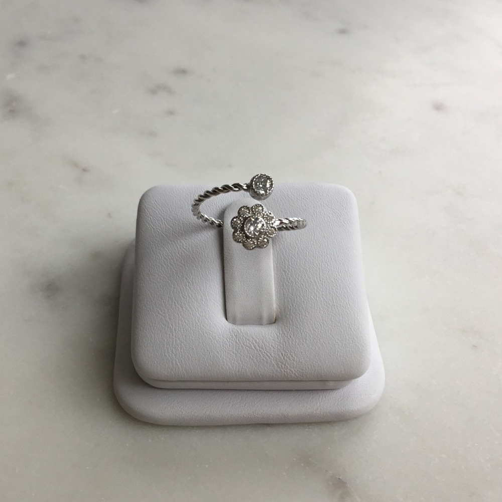 Clearance $15 Firm! Cz Flower Twisted Sterling Silver Ring - Picture 6 of 16